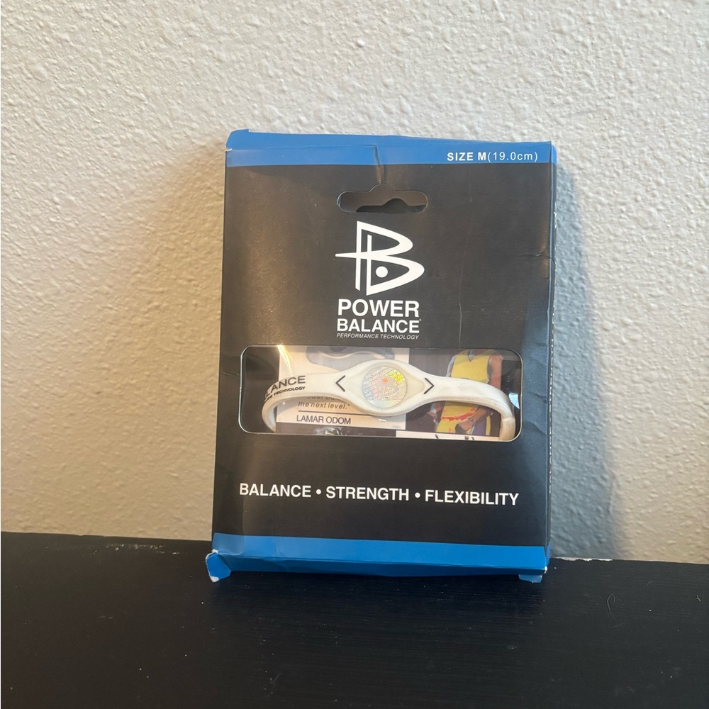 Power Balance White Wristband size medium nwt